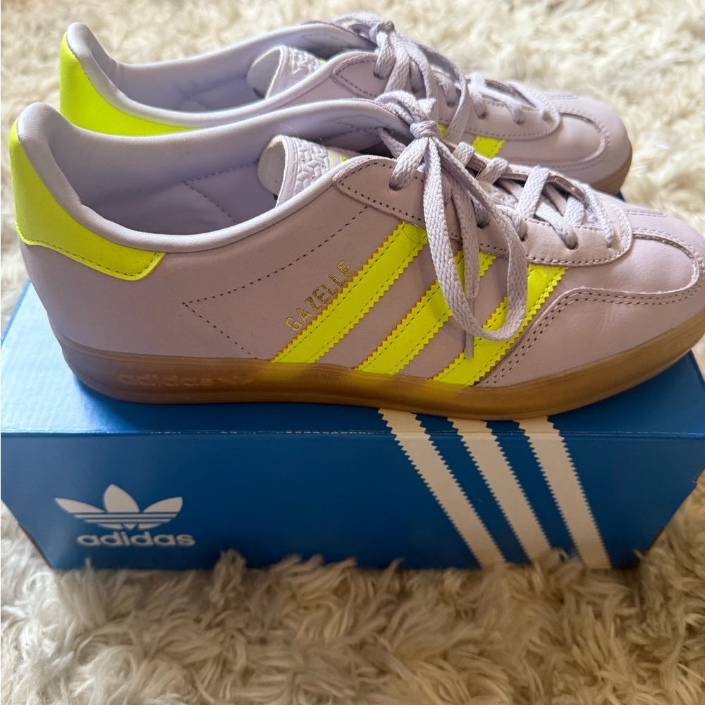 adidas Women's Sneakers in Light Gray and Neon Yellow - Picture 3 of 8